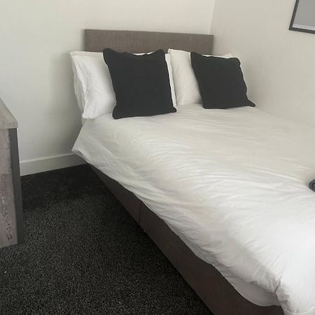 Comfortable And Convenient 3 Bedroom House With Parking Handsworth Экстерьер фото
