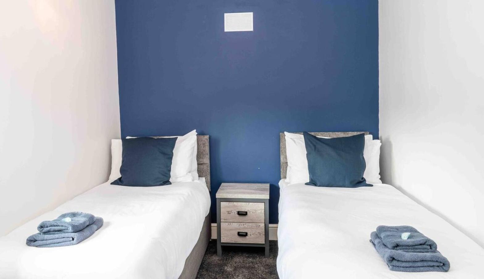 Comfortable And Convenient 3 Bedroom House With Parking Handsworth Экстерьер фото
