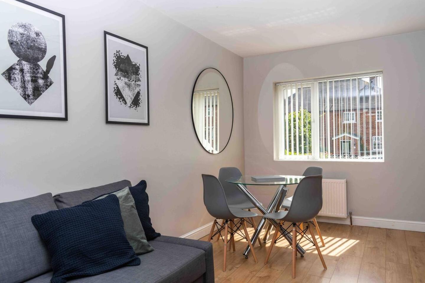 Comfortable And Convenient 3 Bedroom House With Parking Handsworth Экстерьер фото